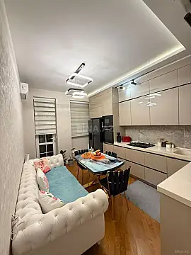Satılır 3 otaqlı mənzil 135 m²
