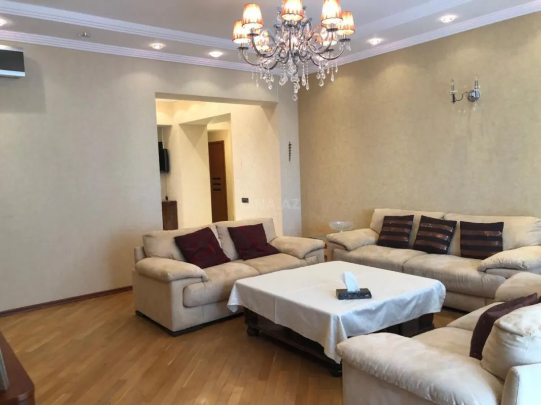 Kirayə verilir 4 otaqlı mənzil 180 m²