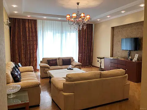 Kirayə verilir 4 otaqlı mənzil 180 m²