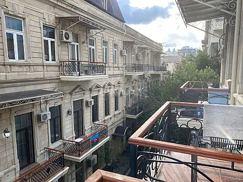 Kirayə verilir 2 otaqlı mənzil 60 m²