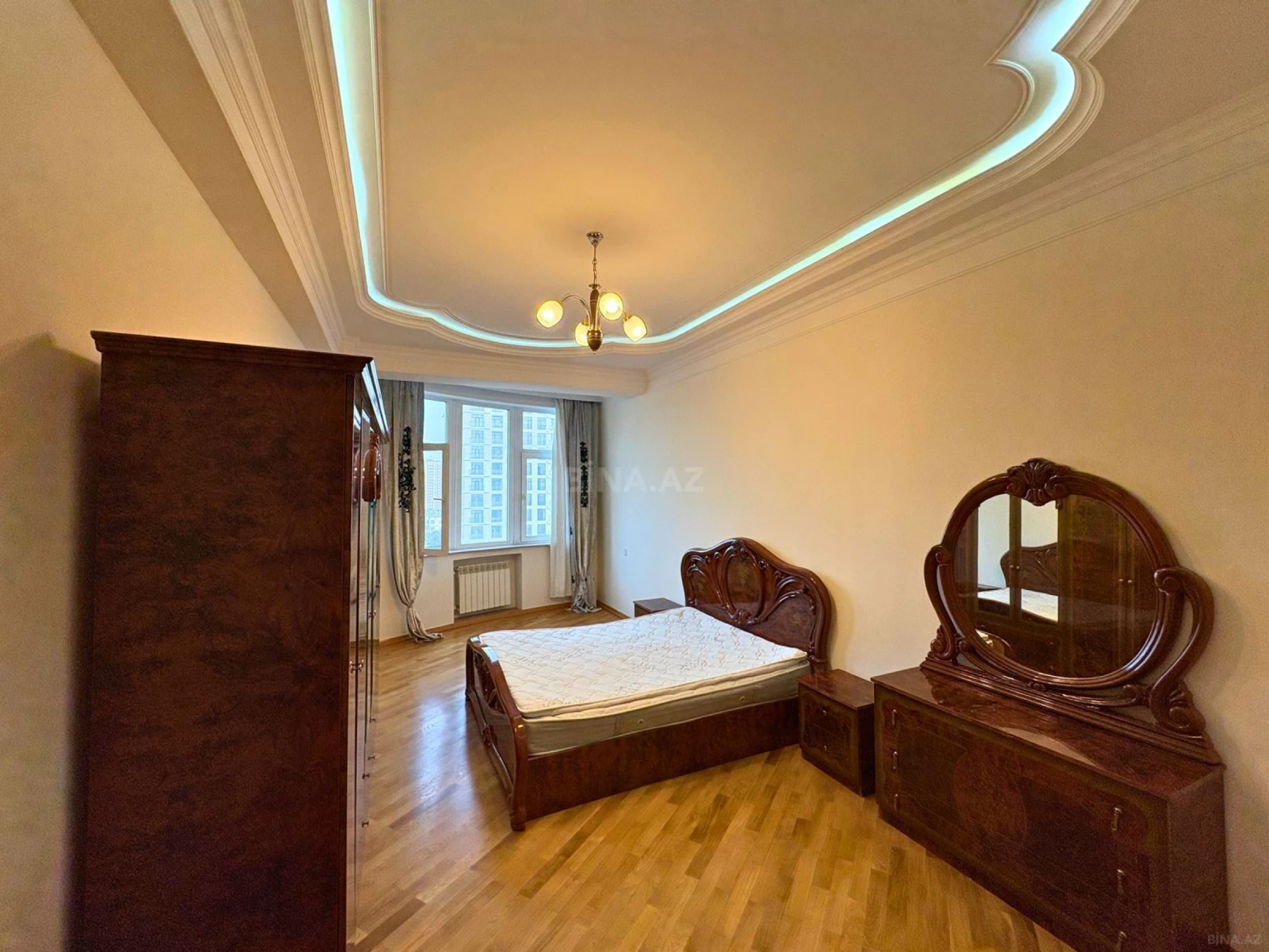 Kirayə verilir 3 otaqlı mənzil 150 m²