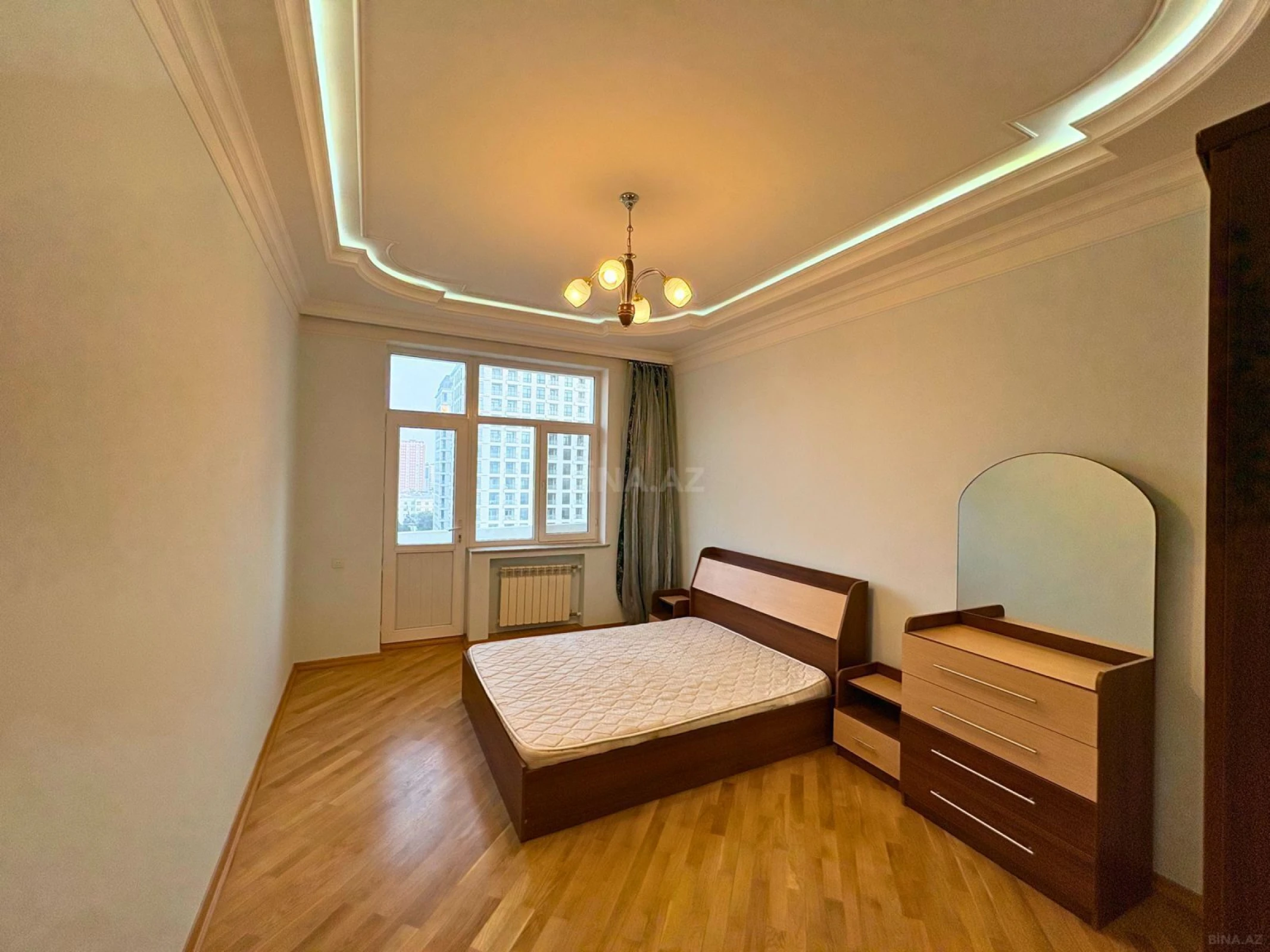 Kirayə verilir 3 otaqlı mənzil 150 m²