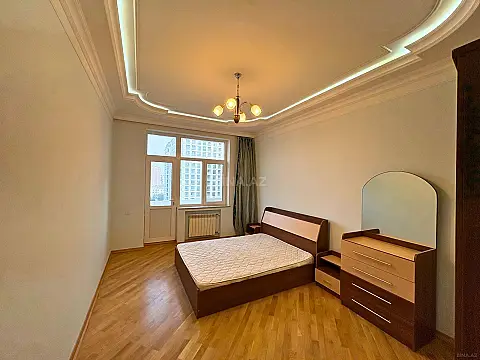 Kirayə verilir 3 otaqlı mənzil 150 m²