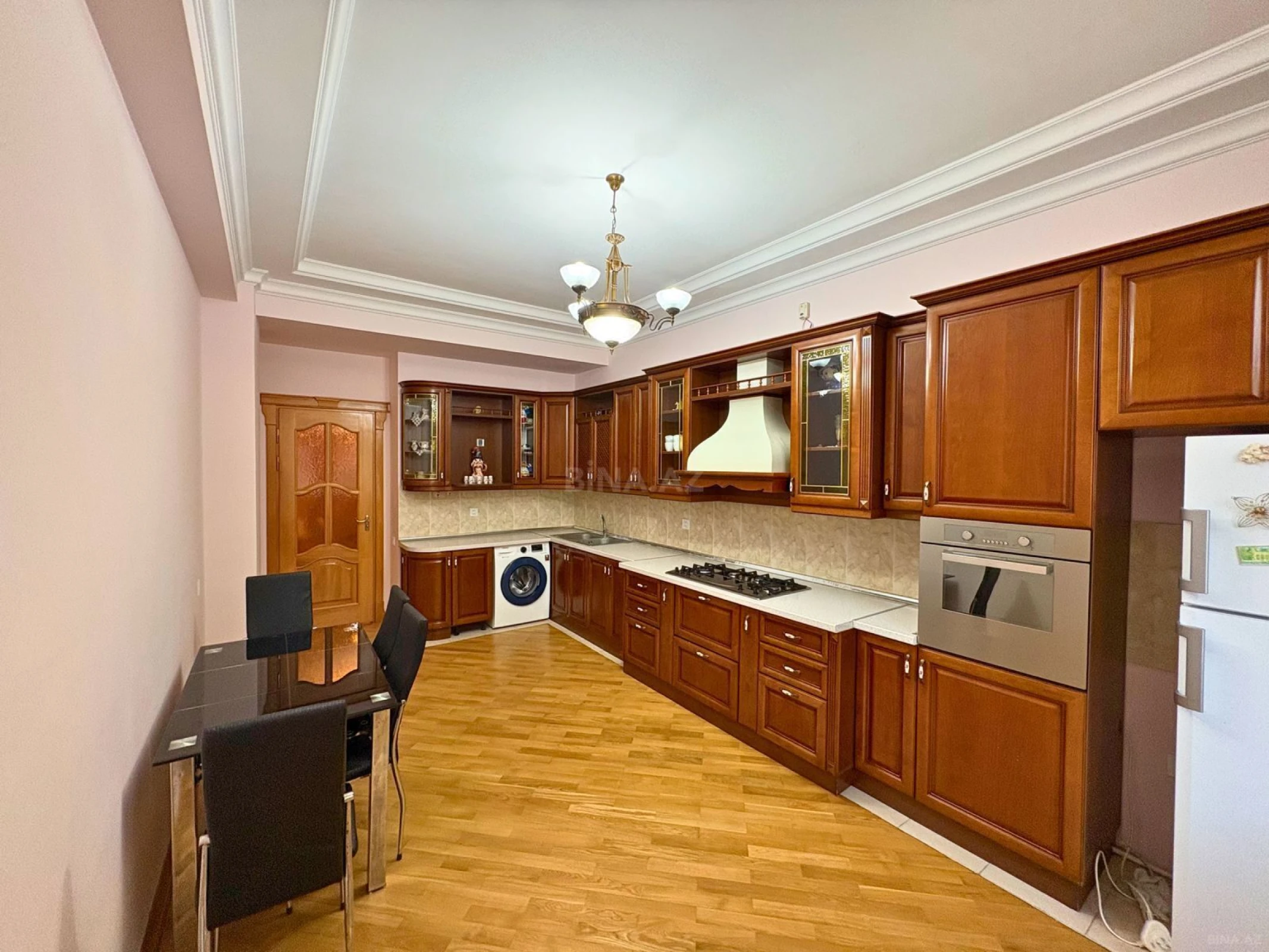 Kirayə verilir 3 otaqlı mənzil 150 m²