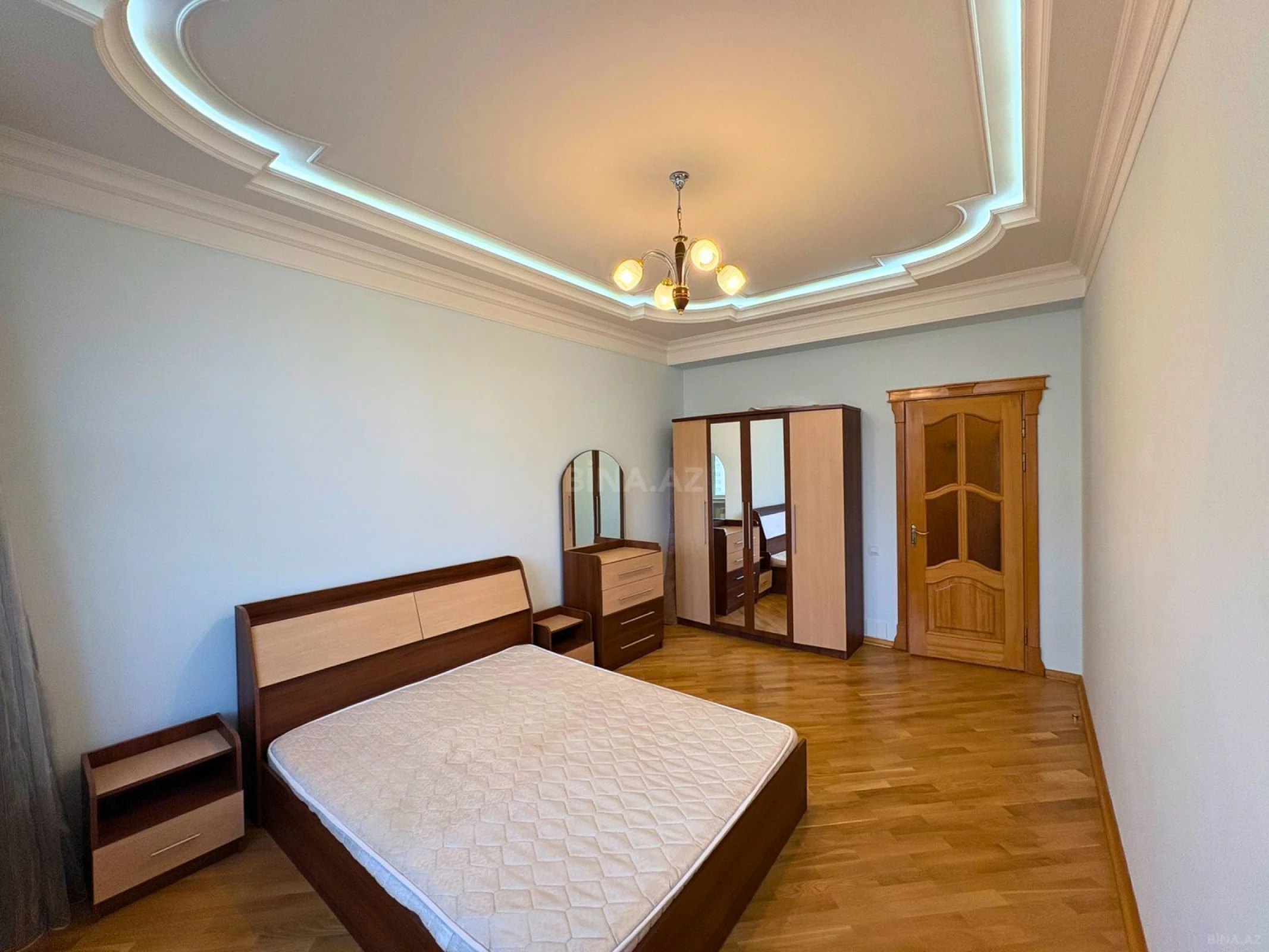 Kirayə verilir 3 otaqlı mənzil 150 m²