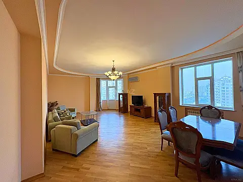Kirayə verilir 3 otaqlı mənzil 150 m²