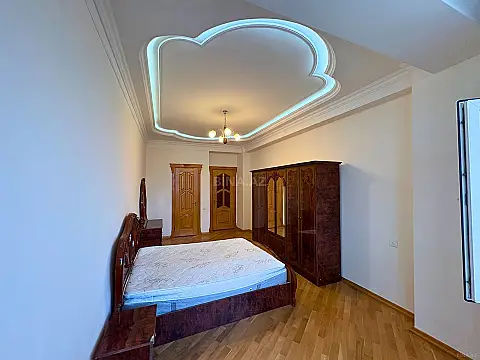 Kirayə verilir 3 otaqlı mənzil 150 m²