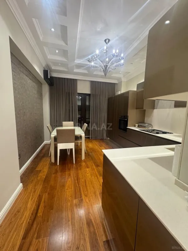 Satılır 4 otaqlı mənzil 200 m²