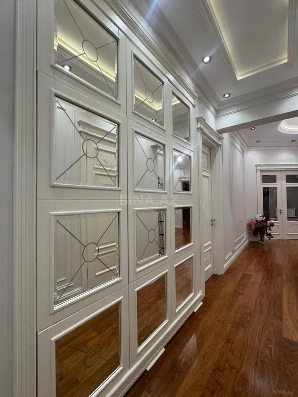 Satılır 4 otaqlı mənzil 200 m²