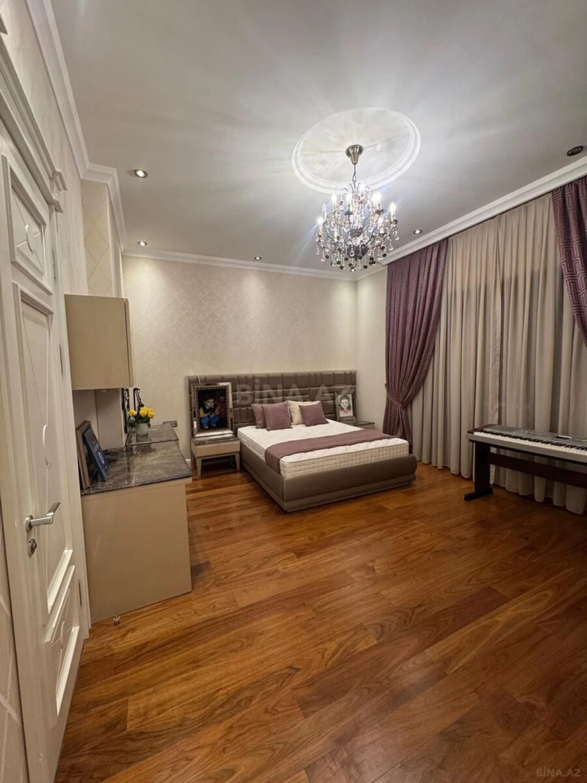 Satılır 4 otaqlı mənzil 200 m²
