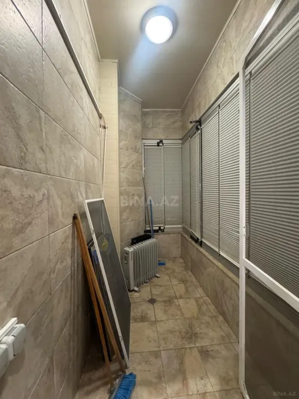 Satılır 4 otaqlı mənzil 200 m²