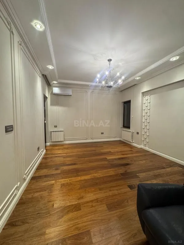 Satılır 4 otaqlı mənzil 200 m²