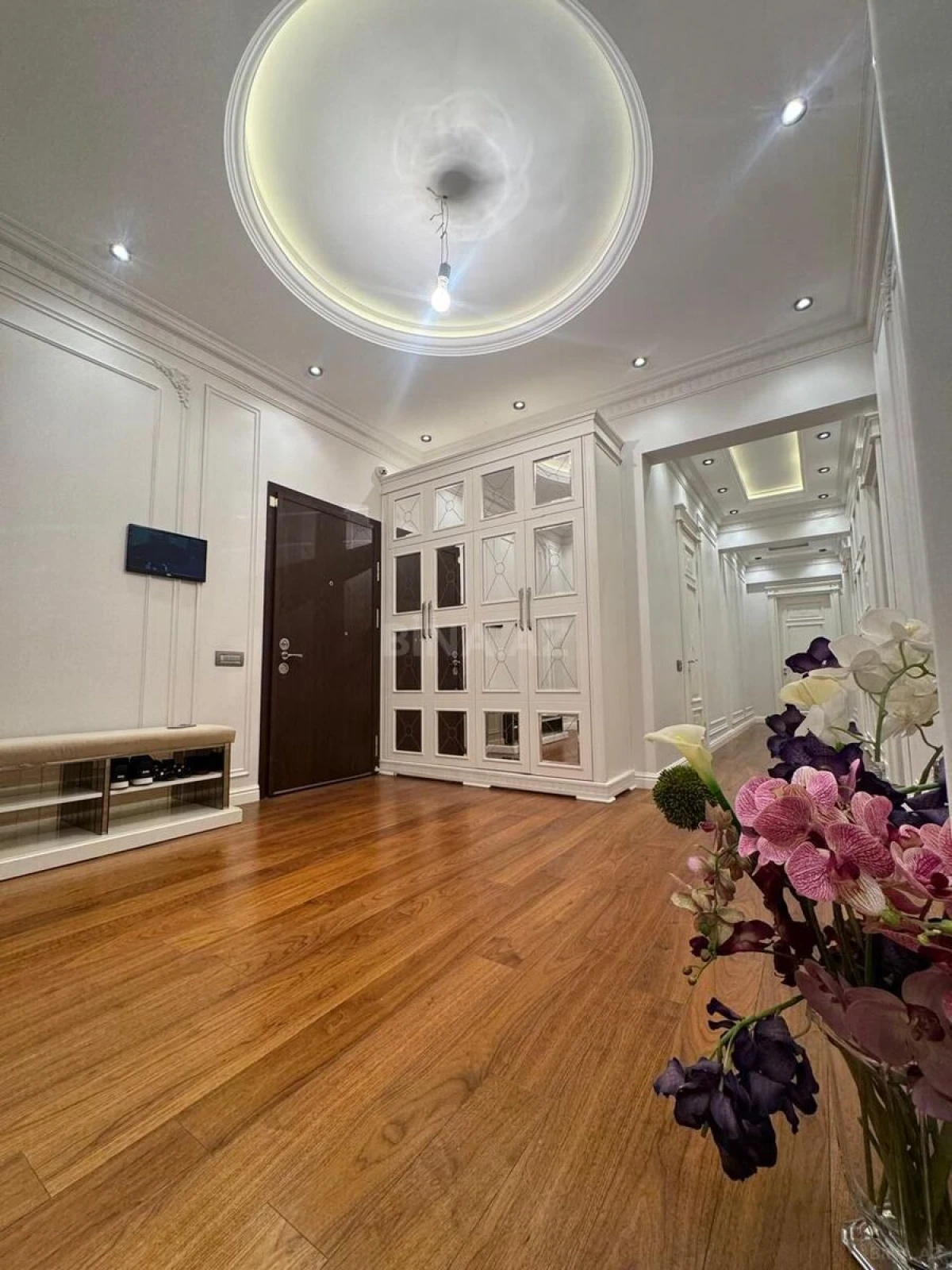 Satılır 4 otaqlı mənzil 200 m²