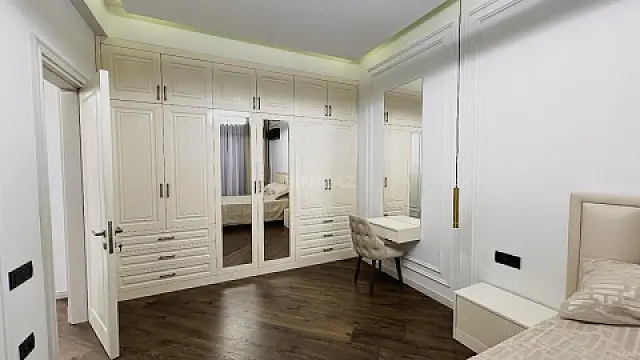 Satılır 2 otaqlı mənzil 84 m²