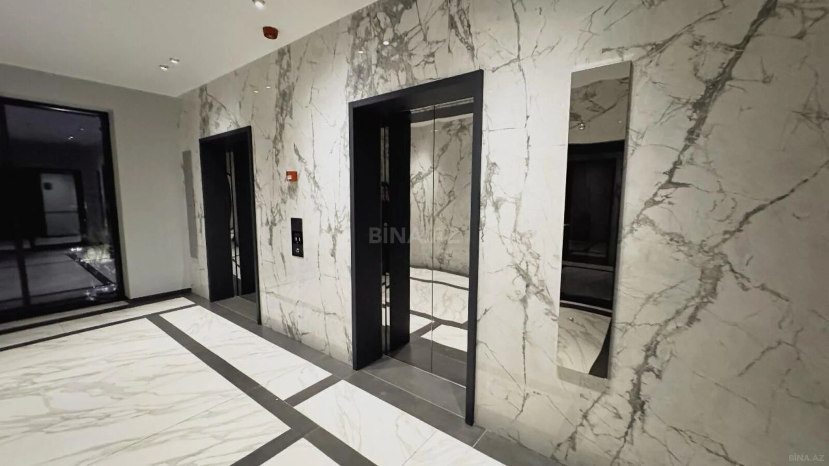 Satılır 2 otaqlı mənzil 84 m²