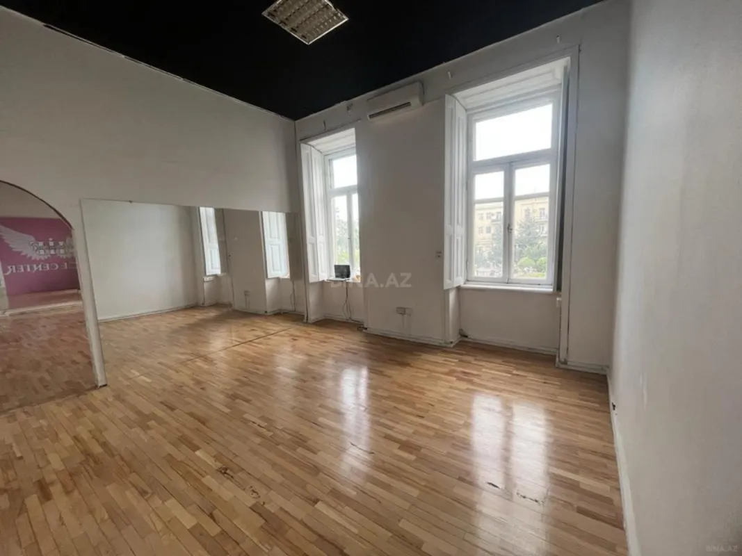 Kirayə verilir 2 otaqlı ofis 70 m²