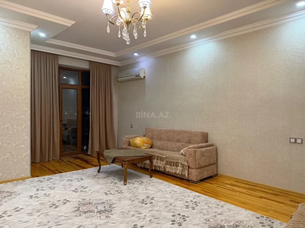 Satılır 3 otaqlı mənzil 124 m²