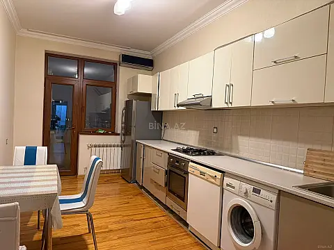 Satılır 3 otaqlı mənzil 124 m²