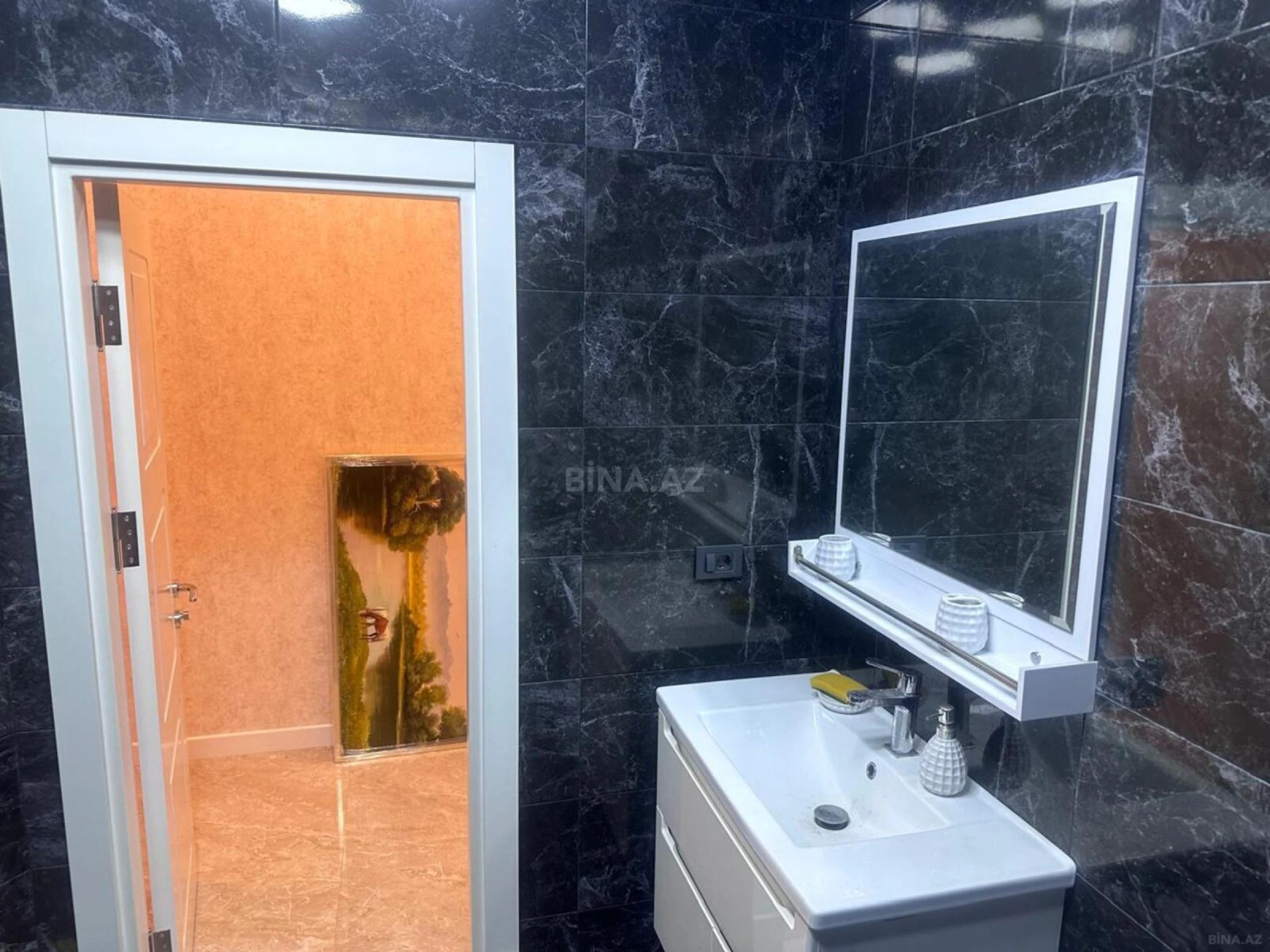 Kirayə verilir 2 otaqlı mənzil 110 m²