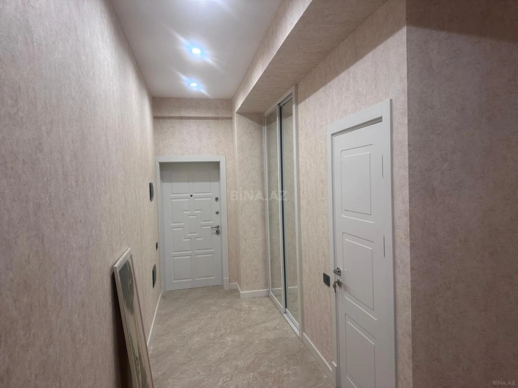 Kirayə verilir 2 otaqlı mənzil 110 m²