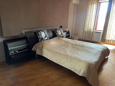 Satılır 5 otaqlı mənzil 245 m²