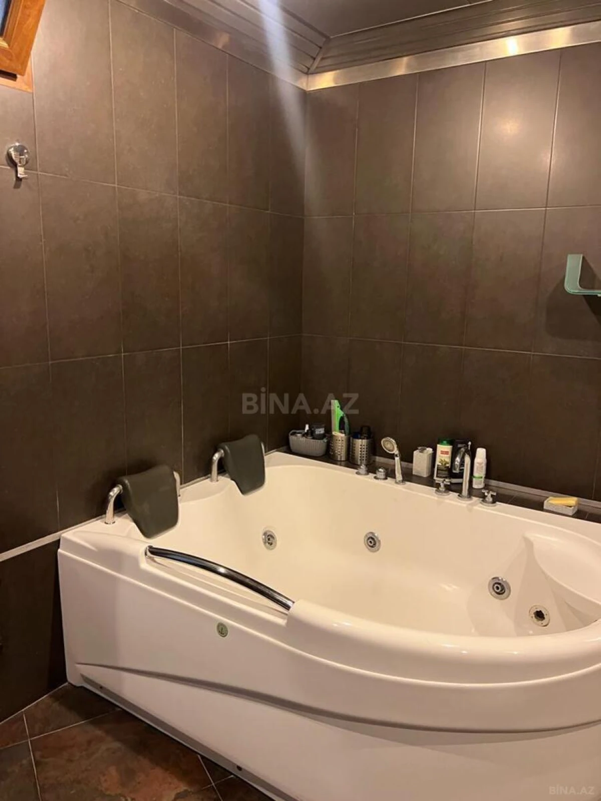 Satılır 5 otaqlı mənzil 245 m²