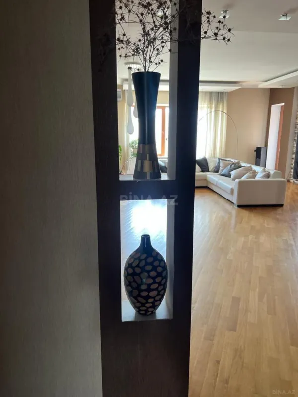 Satılır 5 otaqlı mənzil 245 m²