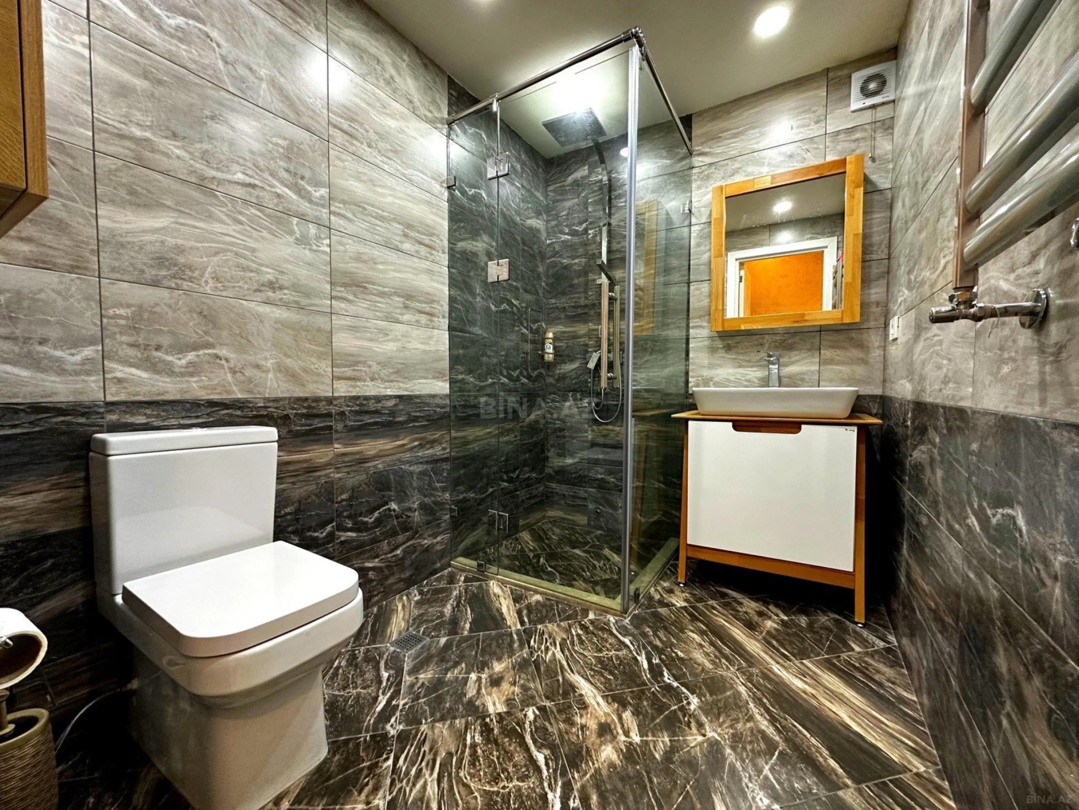 Satılır 3 otaqlı mənzil 127 m²