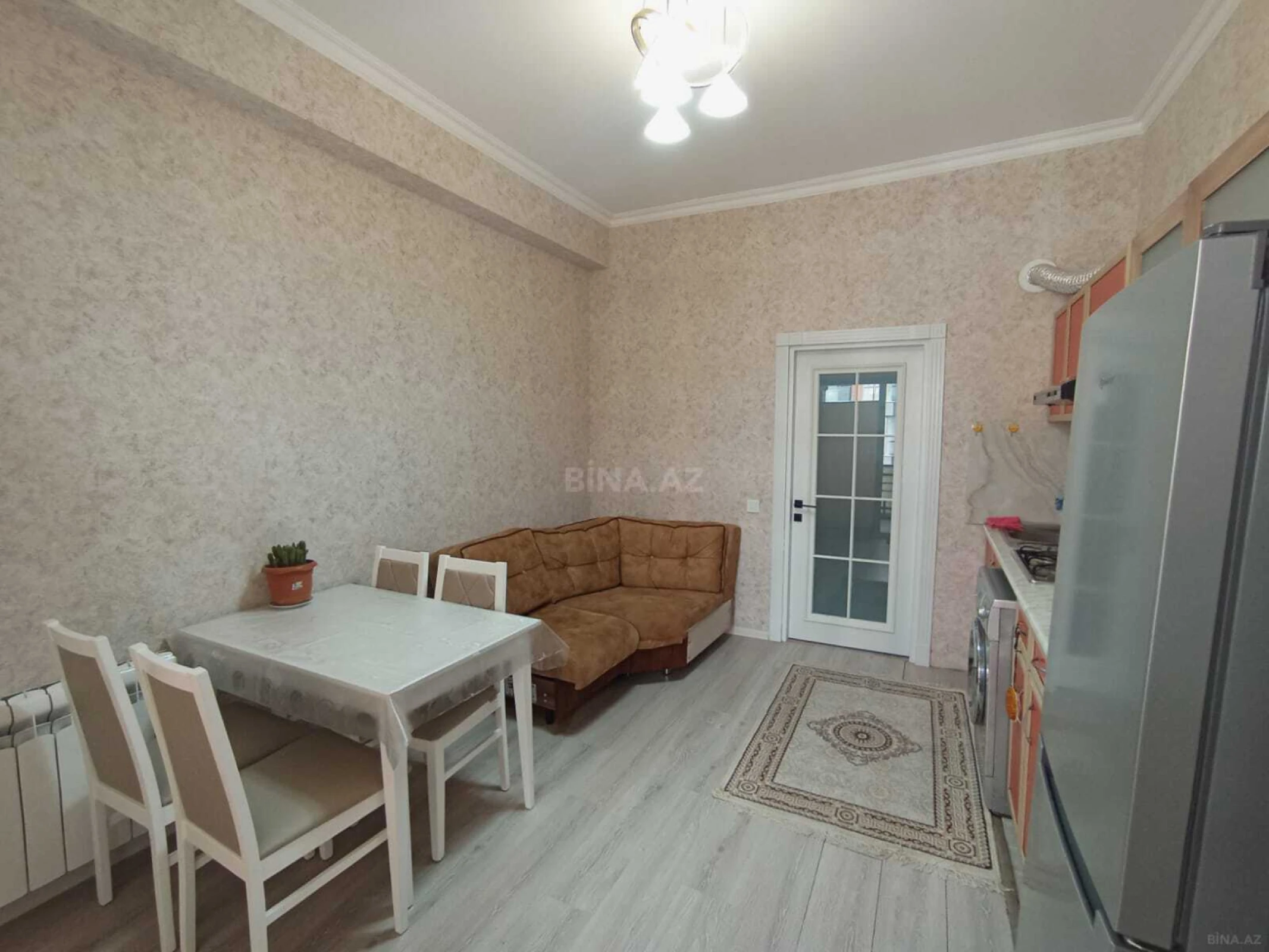 Kirayə verilir 2 otaqlı mənzil 85 m²
