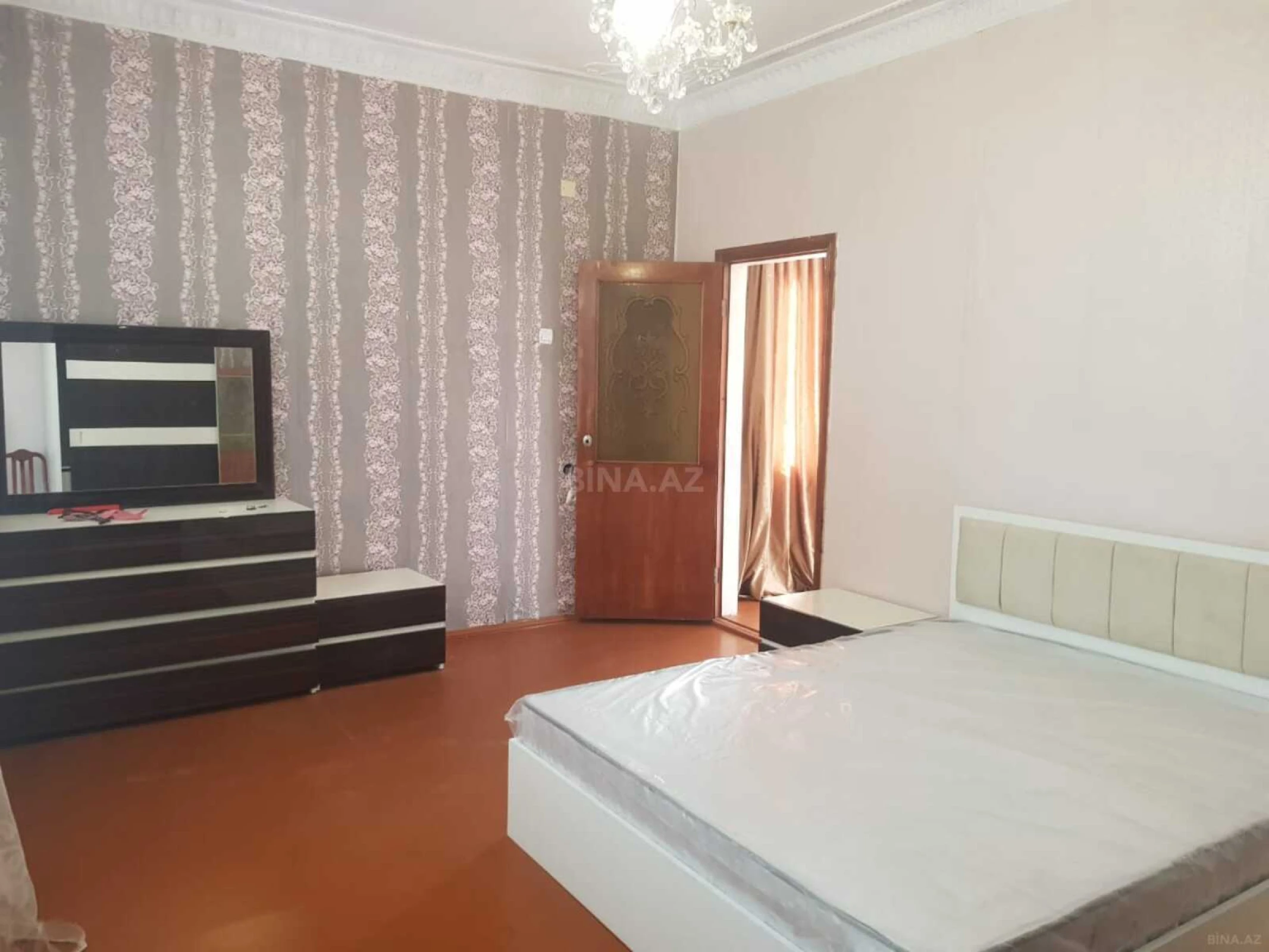 Satılır 5 otaqlı həyət evi 250 m²