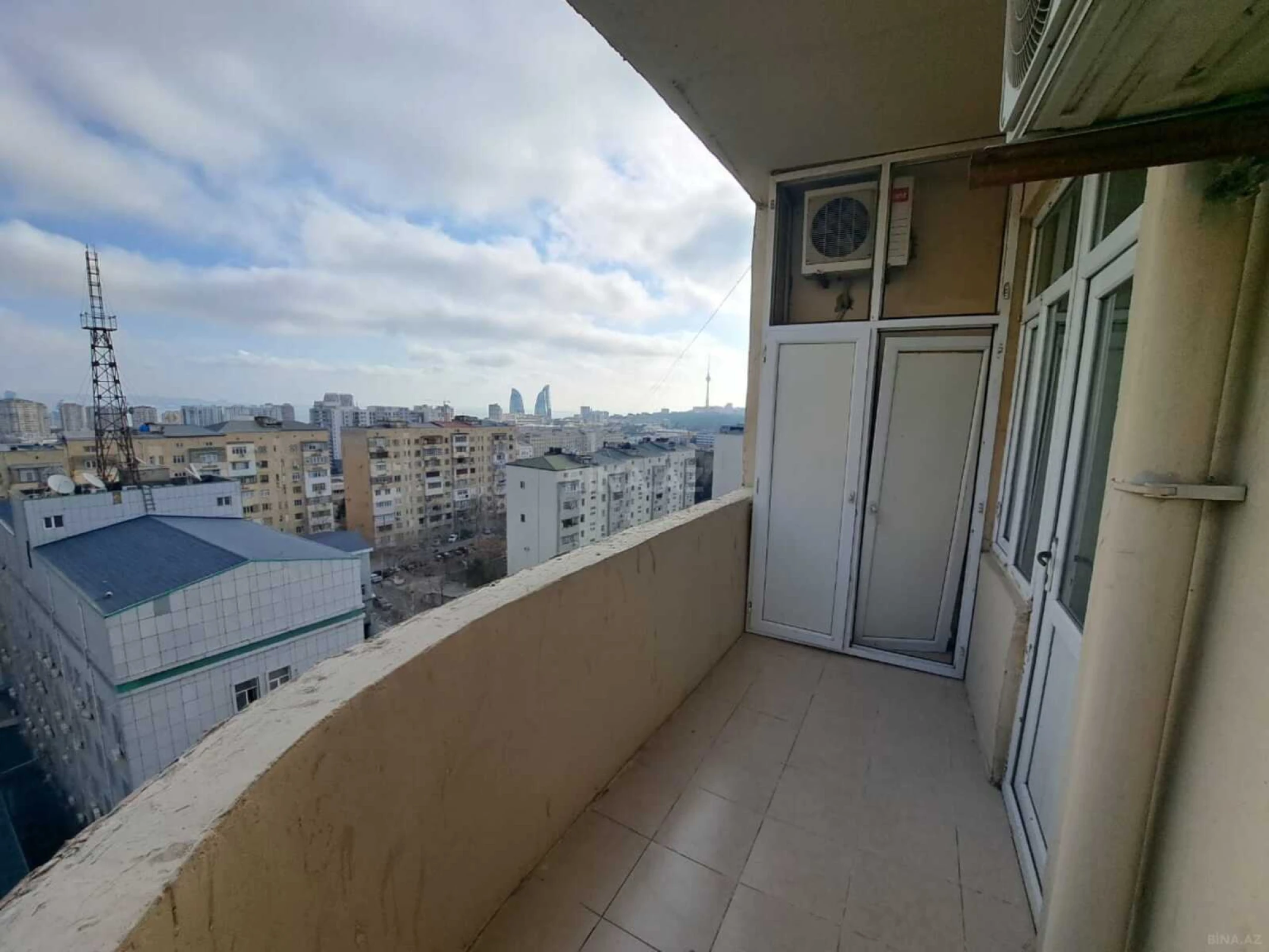 Satılır 3 otaqlı mənzil 124 m²
