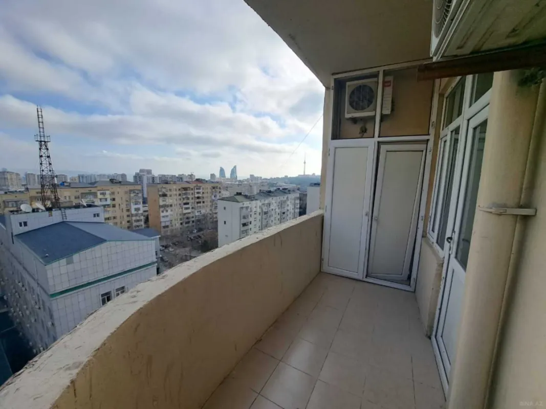 Satılır 3 otaqlı mənzil 124 m²