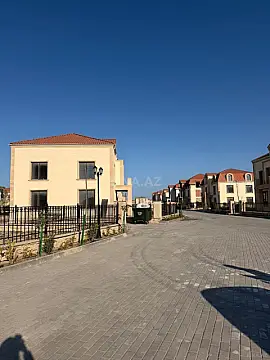 Satılır 7 otaqlı həyət evi 300 m²