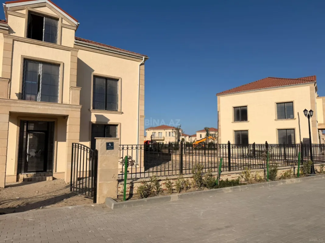 Satılır 7 otaqlı həyət evi 300 m²