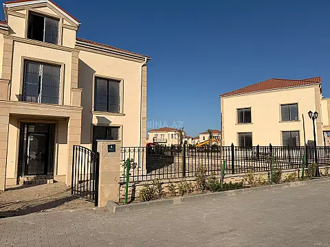Satılır 7 otaqlı həyət evi 300 m²