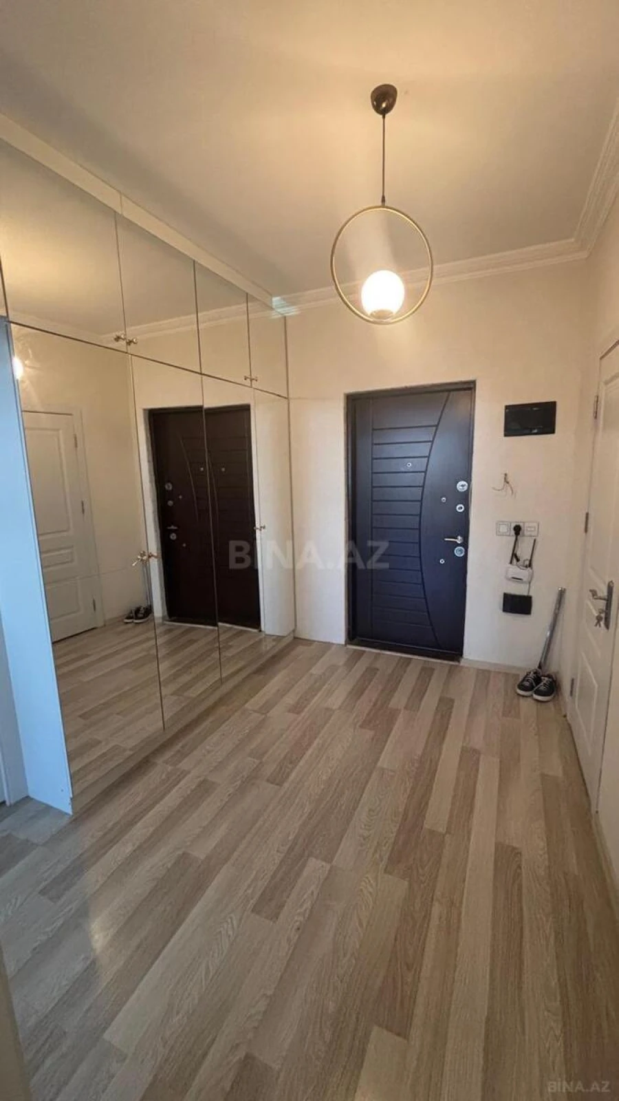Satılır 2 otaqlı mənzil 77 m²