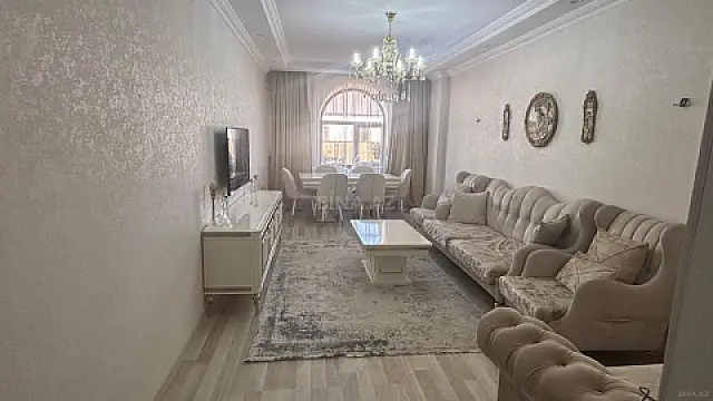 Satılır 2 otaqlı mənzil 77 m²