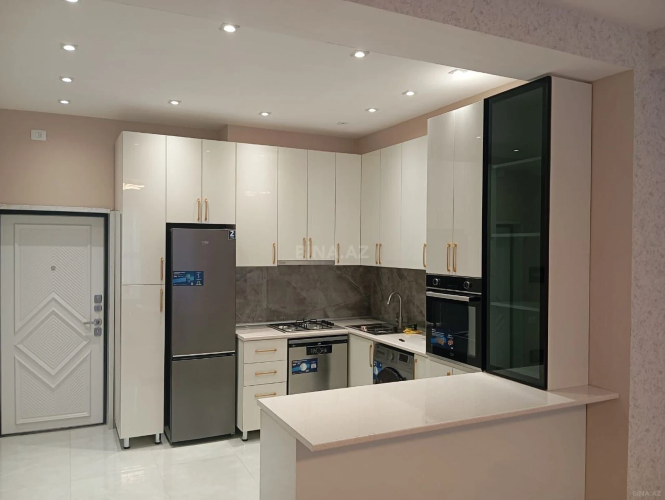 Kirayə verilir 2 otaqlı mənzil 79 m²