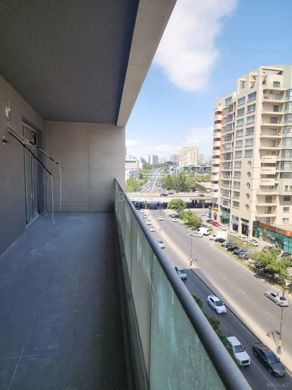 Satılır 3 otaqlı mənzil 148 m²