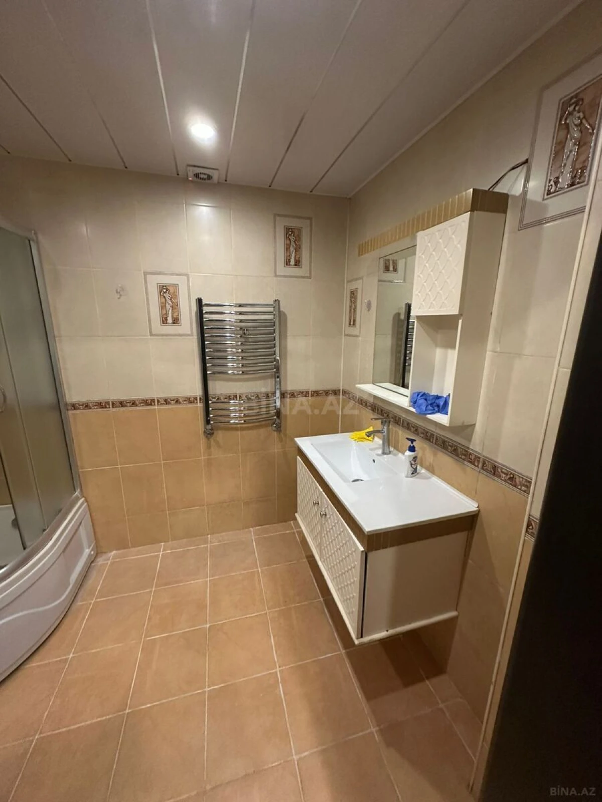 Kirayə verilir 2 otaqlı mənzil 95 m²