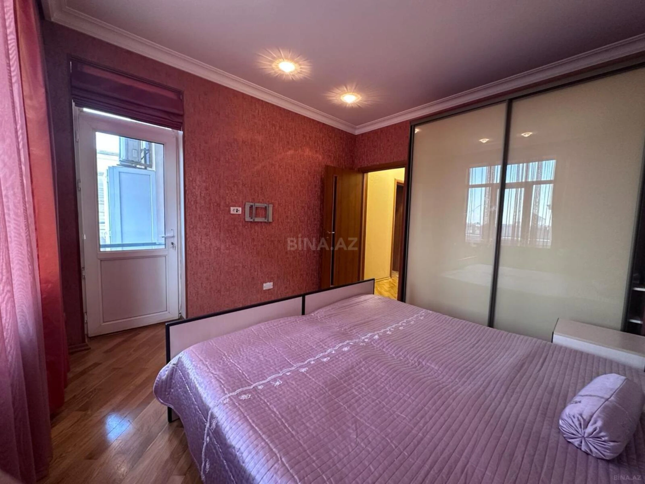Kirayə verilir 3 otaqlı mənzil 126 m²