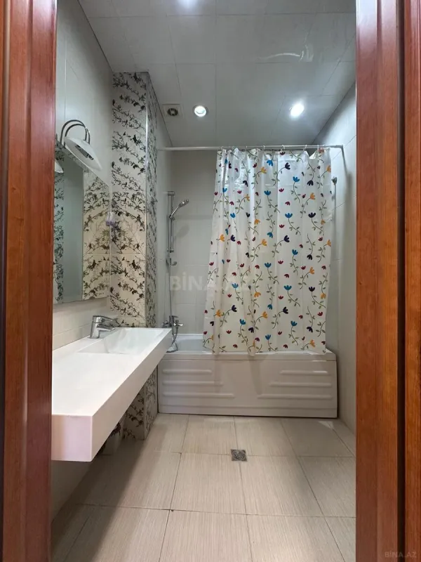 Kirayə verilir 3 otaqlı mənzil 126 m²