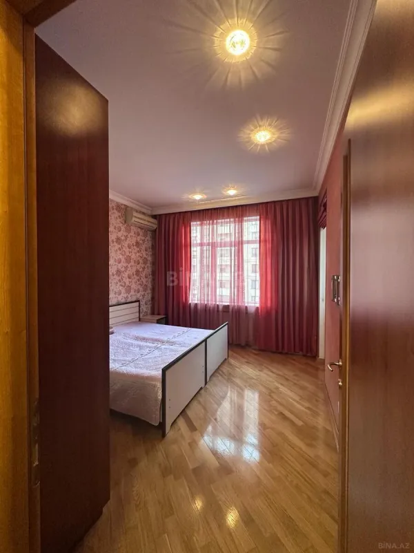 Kirayə verilir 3 otaqlı mənzil 126 m²