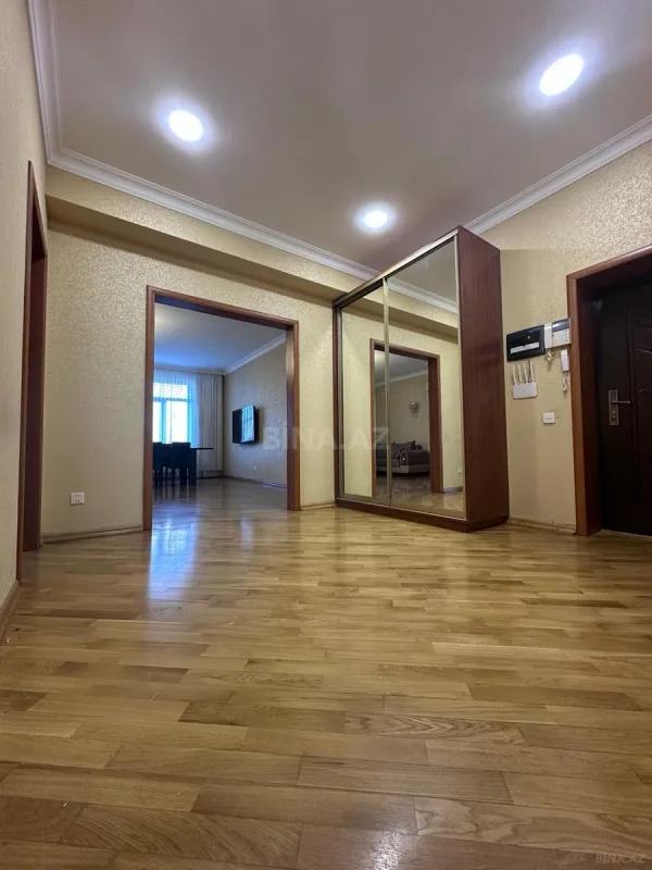 Kirayə verilir 3 otaqlı mənzil 126 m²