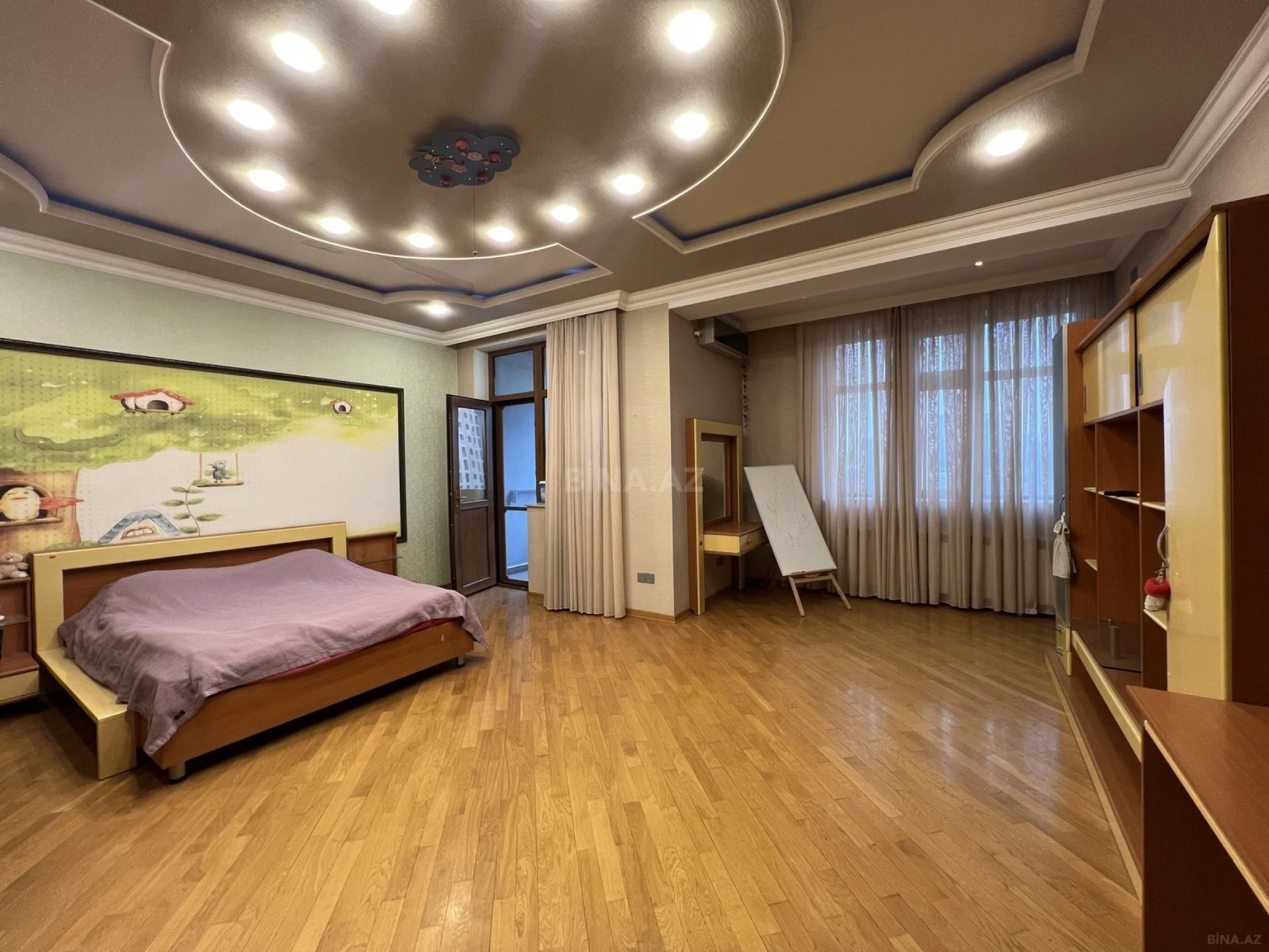 Satılır 4 otaqlı mənzil 223 m²