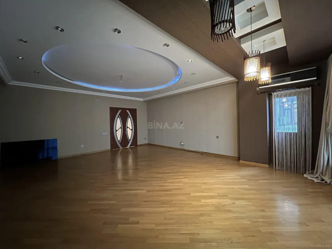 Satılır 4 otaqlı mənzil 223 m²