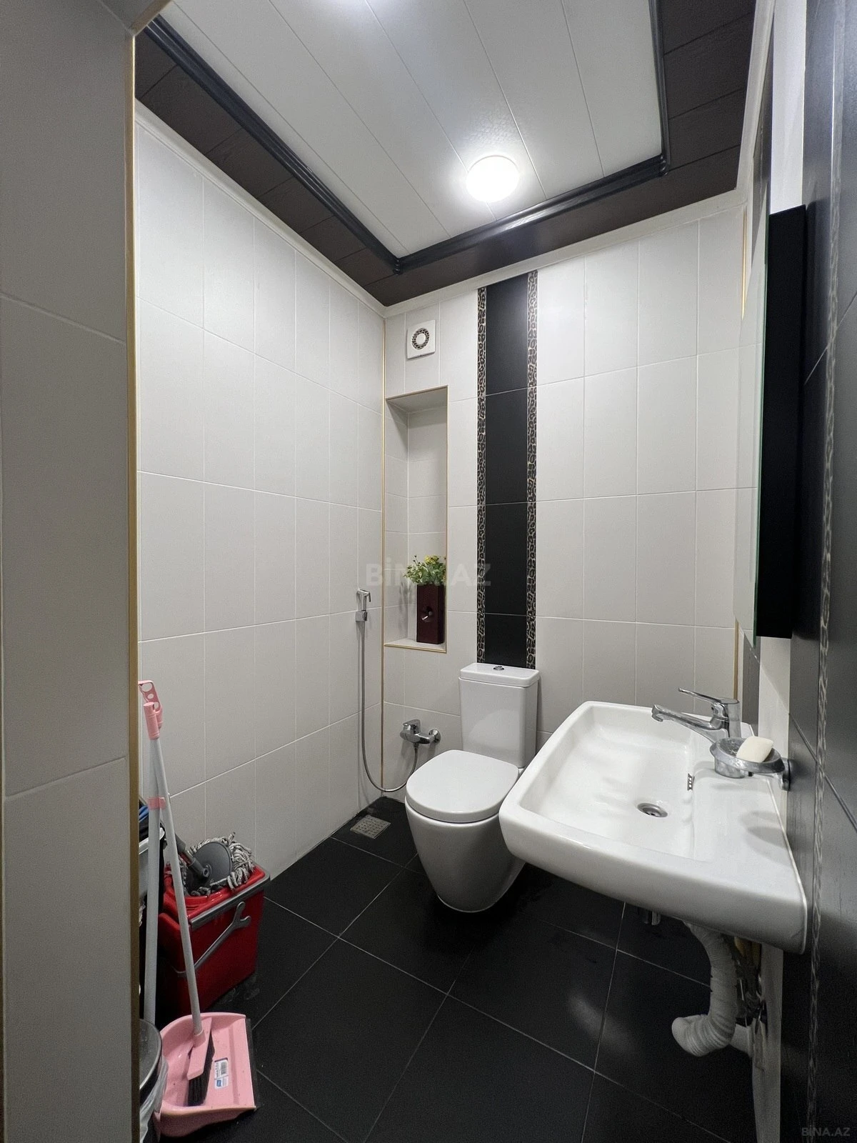 Satılır 4 otaqlı mənzil 223 m²