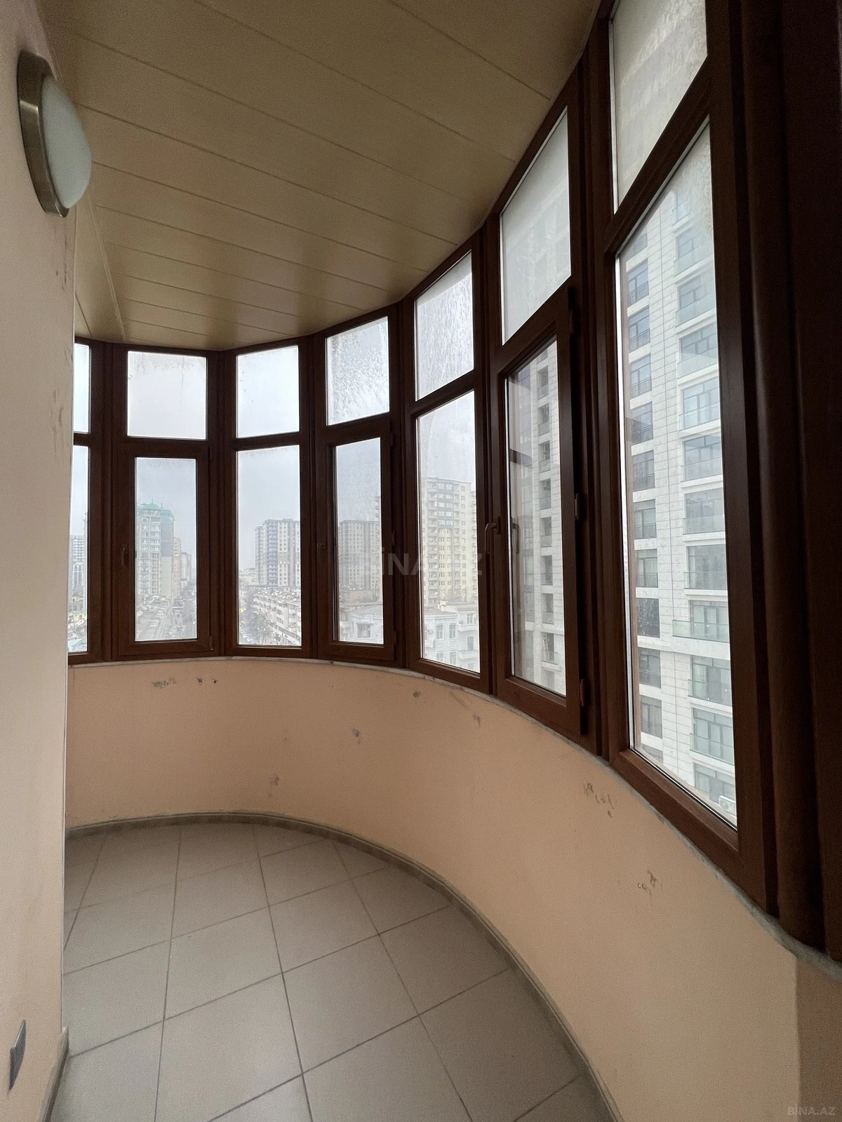 Satılır 4 otaqlı mənzil 223 m²