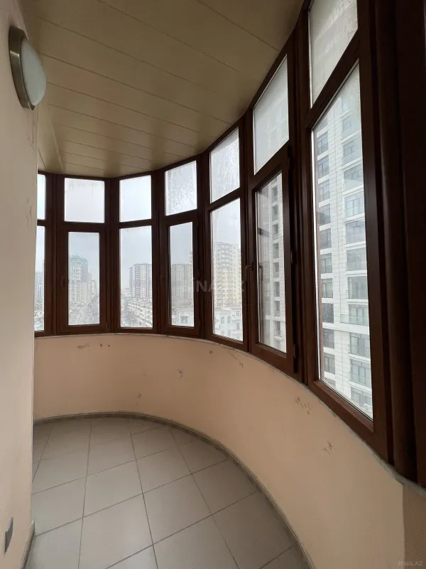 Satılır 4 otaqlı mənzil 223 m²