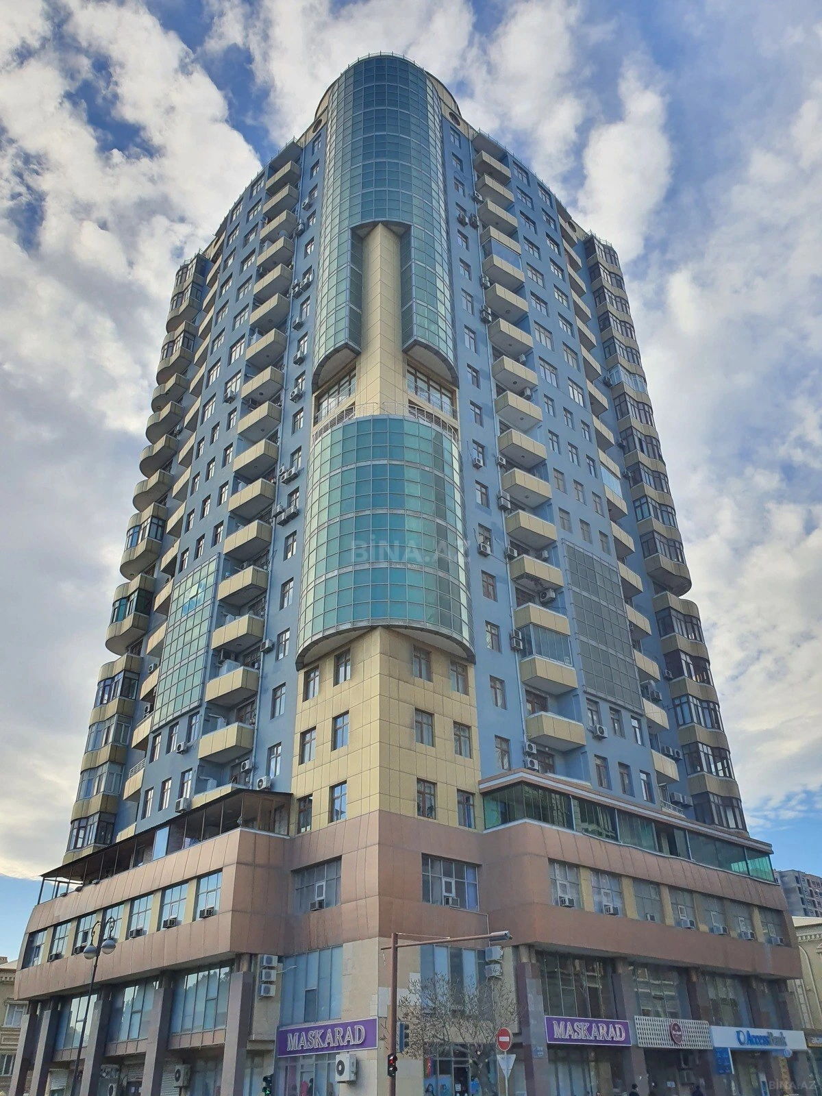Satılır 4 otaqlı mənzil 223 m²